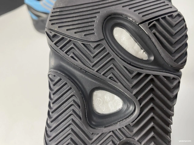 Yeezy 'Bright Cyan' ADIDAS 700 GZ3079 MNVN Boost 0724